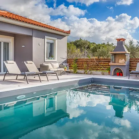 Angela Lourdas Villa